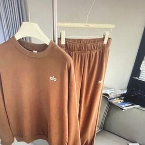 ALO Yoga Brown Sweatshirt & Hoodie Set